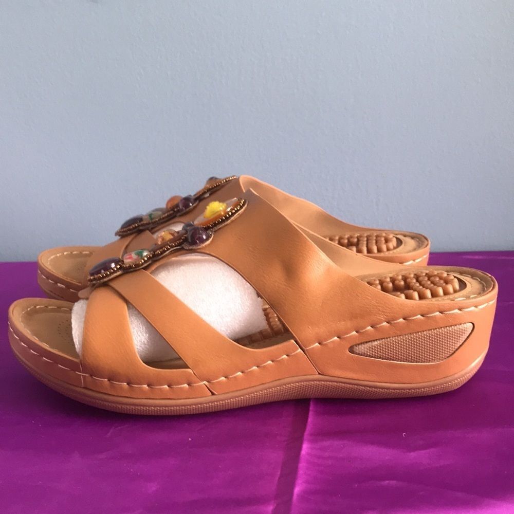 NWOT Tan jeweled slip on wedge sandals with heel massagers/cushion size 8/39 - Picture 2 of 9
